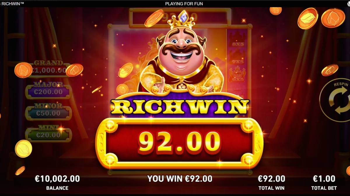 Isang mobile phone na nagpapakita ng King Richwin slot game na may makulay na medieval castle background.